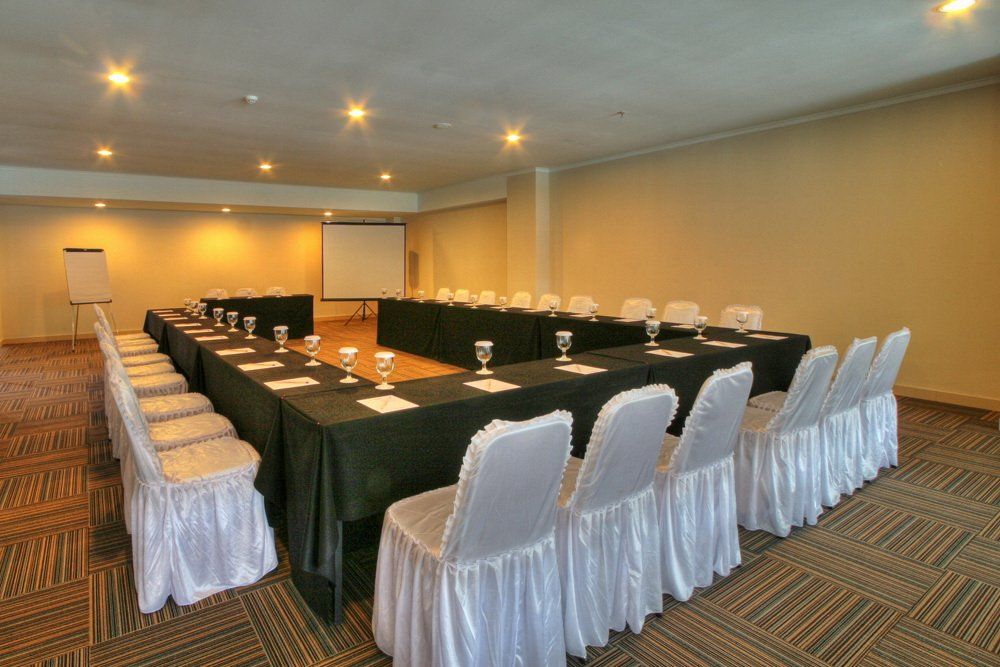 Merapi Merbabu Hotel Yogyakarta Powered By Archipelago Maguwo Exterior photo